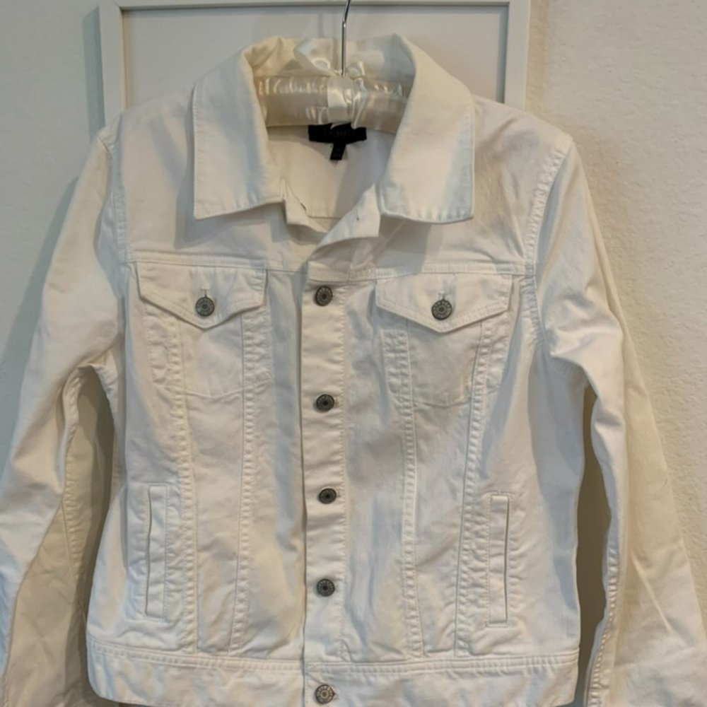TALBOTS WHITE DENIM JACKET SIZE MED